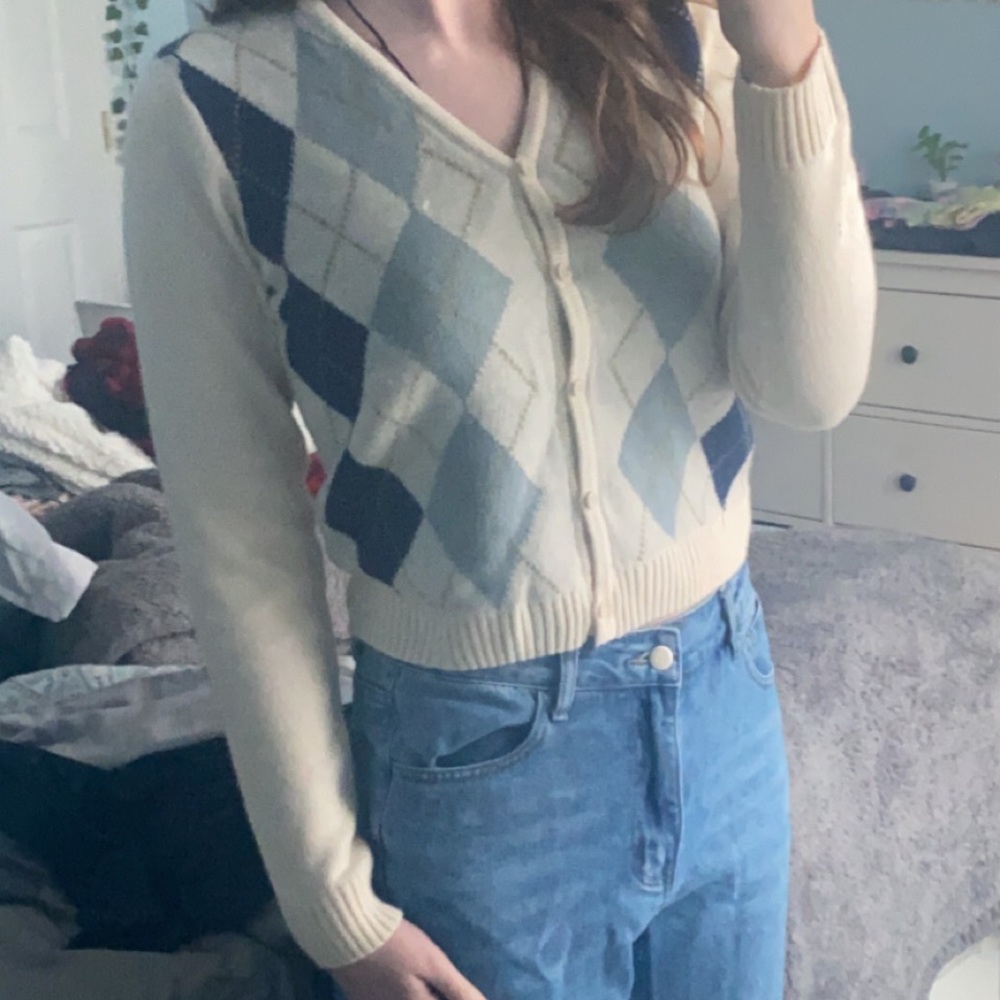 ⚡️SUPER CUTE SWEATER⚡️